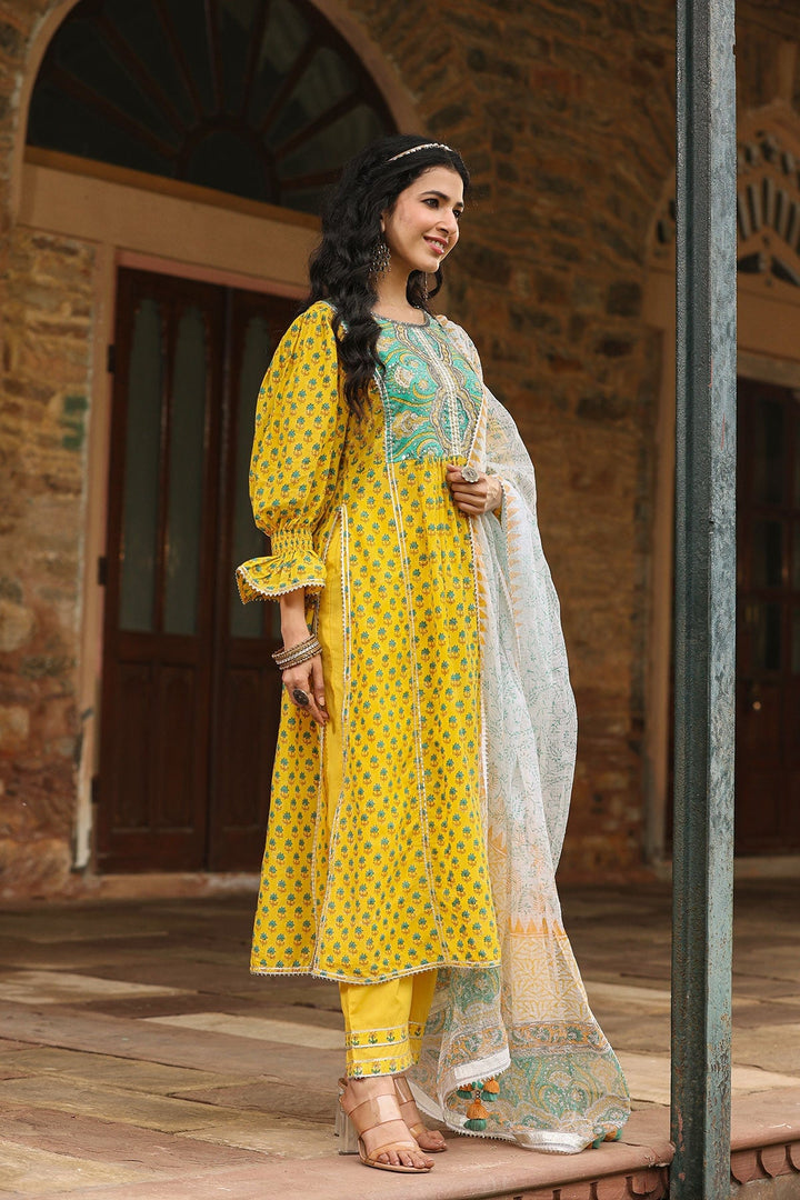 Guljaan High Slit Block Printed Floral Print Kurta With Pant And Dupatta