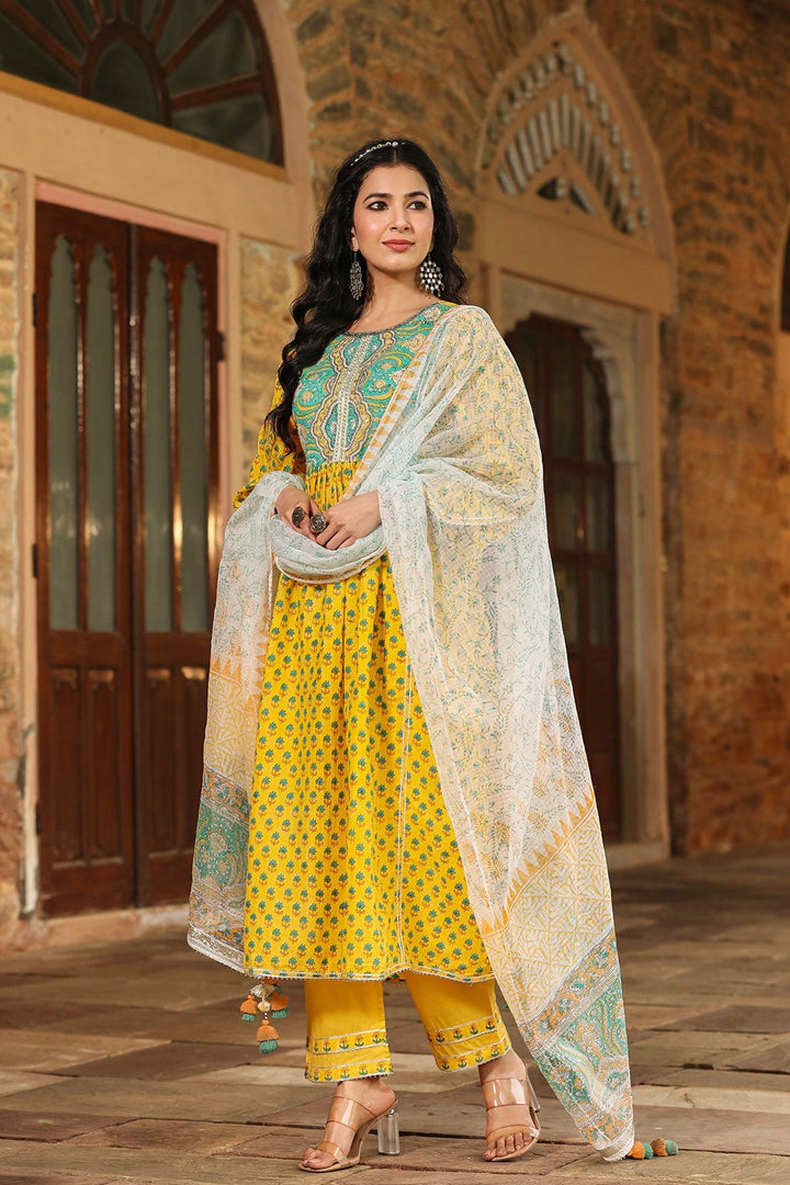 Guljaan Kurta mit hohem Schlitz und Blockdruck, Blumendruck, Hose und Dupatta