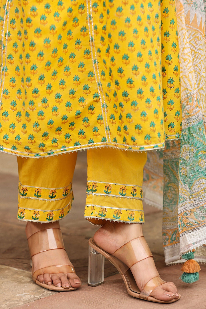 Guljaan High Slit Block Printed Floral Print Kurta With Pant And Dupatta