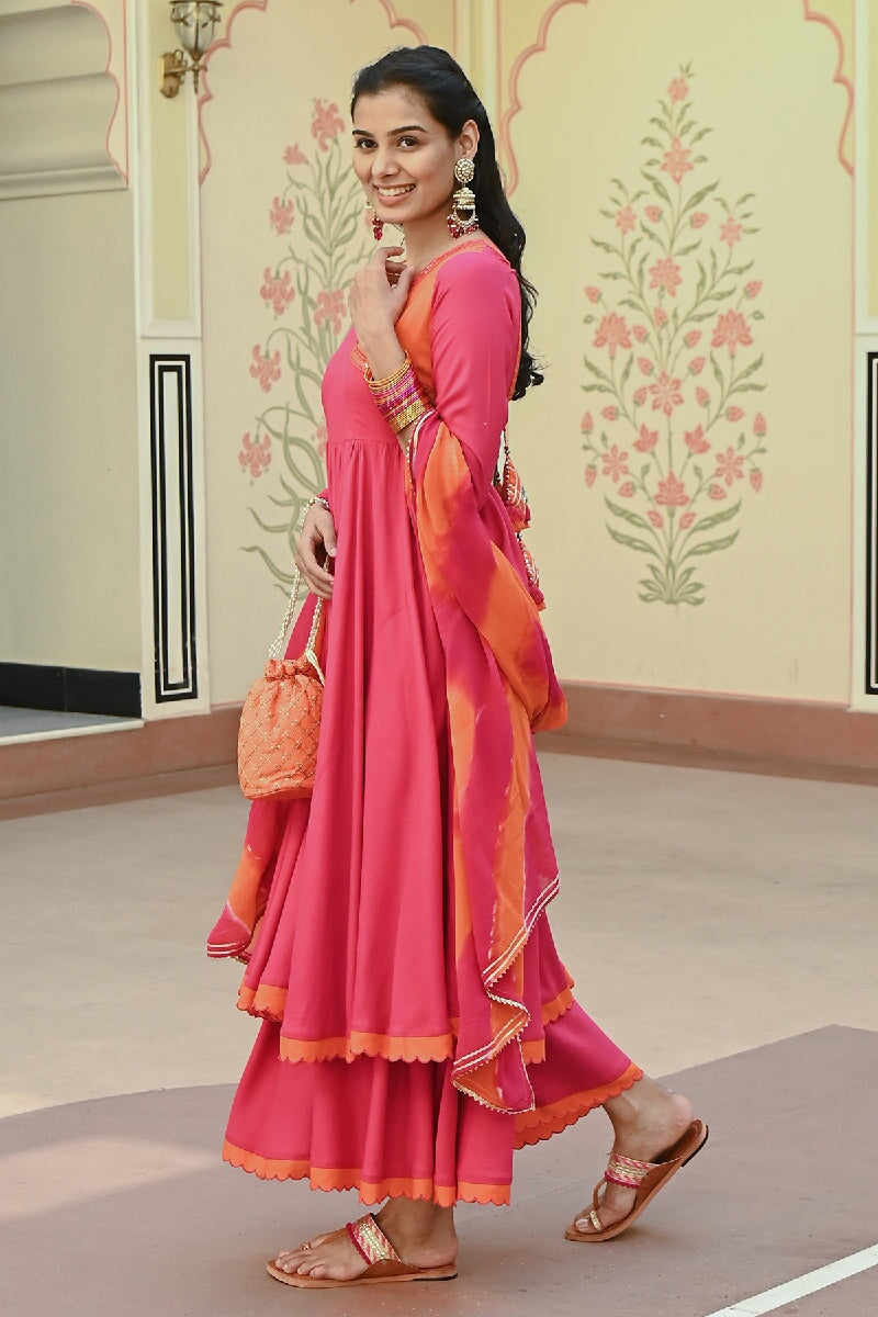 Marudhar Pink-Orange bestickte Angrakha Kurta mit Hose und Dupatta
